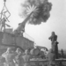 Német 28 cm-es KRUPP K5 vasúti ágyú a tüzelés pillanatában